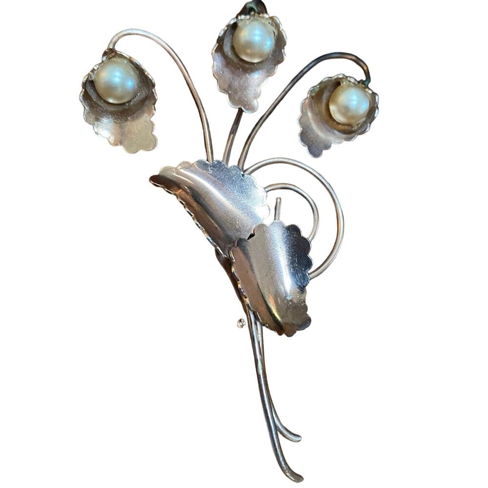 Vintage 1940s Exceptional Pearl Floral Bouquet Gold toned Pin Brooch